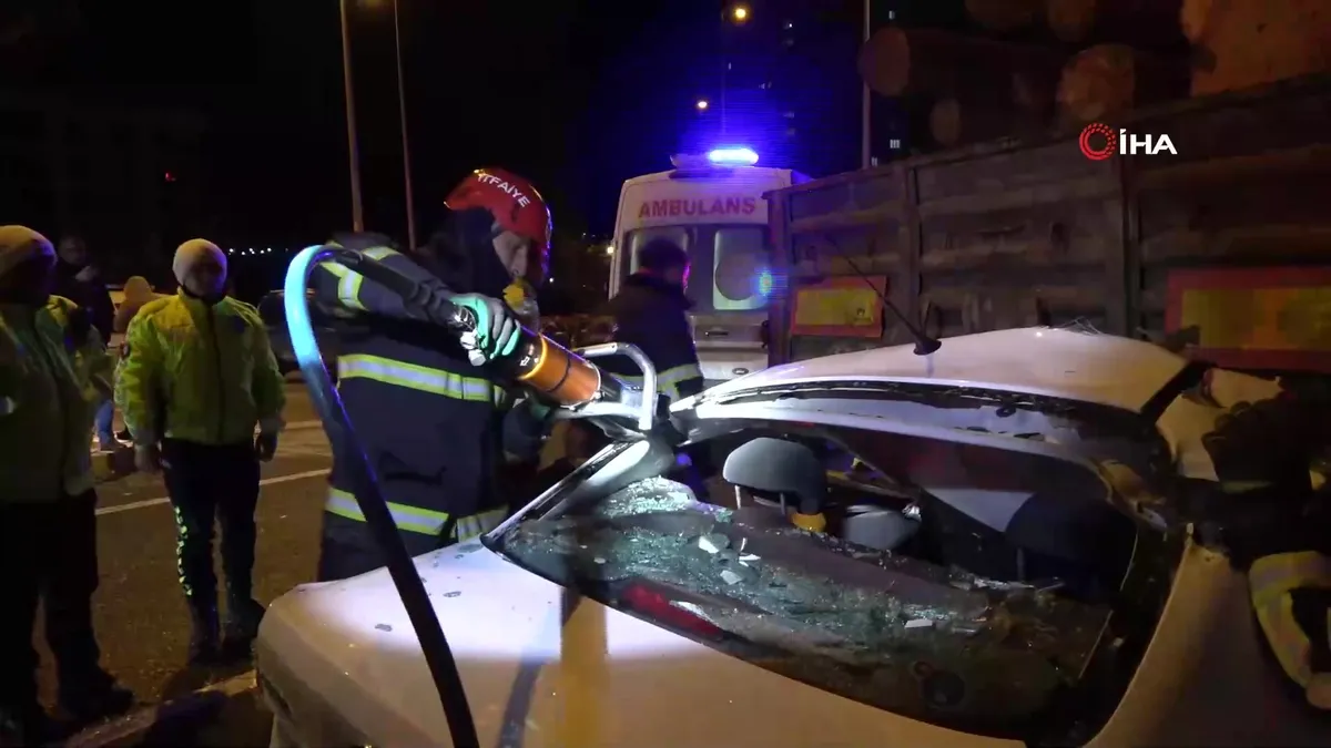 Kastamonu’da otomobil TIR’ın altında girdi: 1 ölü 2 yaralı videosunu izle Kastamonu’da otomobil TIR’ın altında girdi: 1 ölü 2 yaralı videosunu izle