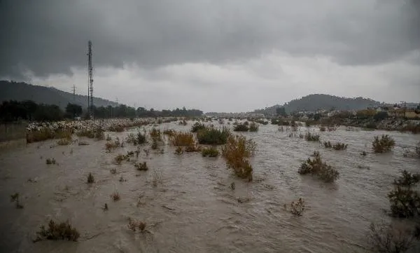 SON DAKİKA || Meteoroloji uyarmıştı: Antalya’dan korkunç görüntüler geliyor: Eve yıldırım düştü zannettik!