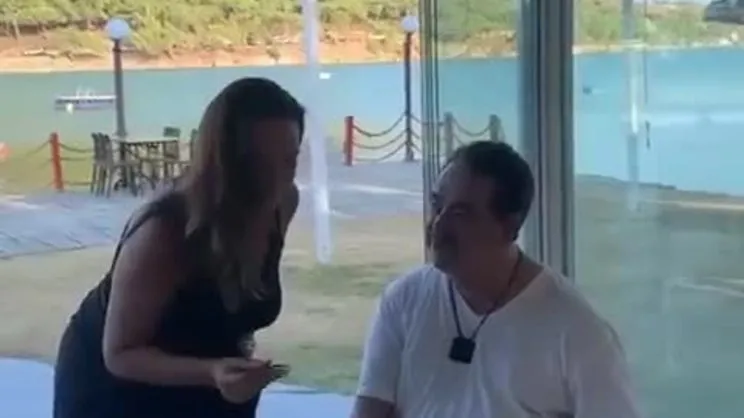 Ünlü şarkıcı İbrahim Tatlıses, Hülya Avşar'ı Ayvalık'ta ziyaret etti! | Video