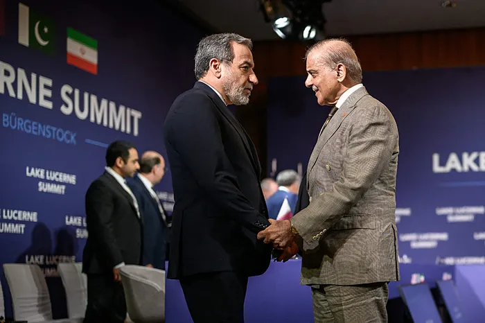 son-dakika-isvicredeki-abd-iran-gorusmelerinden-kritik-mesajlar-muzakerelerde-ilerleme-kaydettik-1782049616292.jpg SON DAKİKA| İsviçre’deki ABD-İran görüşmelerinden kritik mesajlar: Müzakerelerde ilerleme kaydettik!