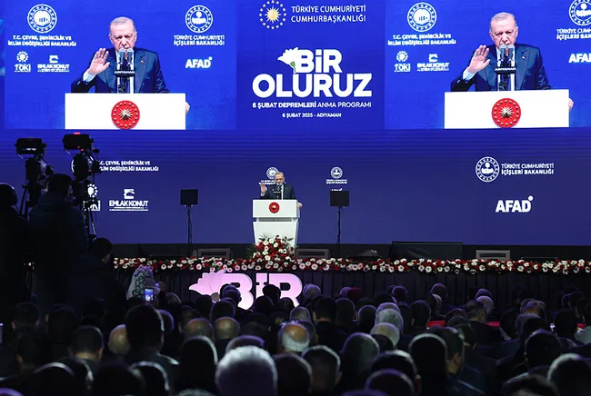 son-dakika-baskan-erdogan-sehirlerimizi-yeniden-ayaga-kaldiriyoruz-1738849167385.jpeg