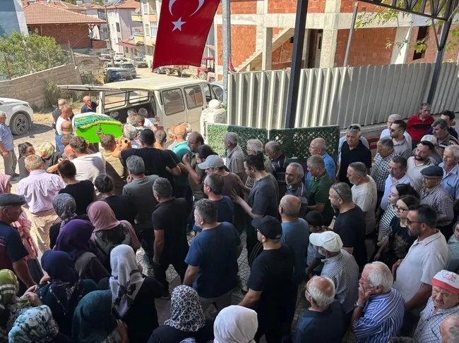 ic-mimarlik-ogrencisi-helinin-sir-olumu-besiktastaki-evinde-olu-bulundu-1756021151045.jpg İç Mimarlık öğrencisi Helin Uçar'ın sır ölümü! Gözler otopsi raporuna çevrildi!
