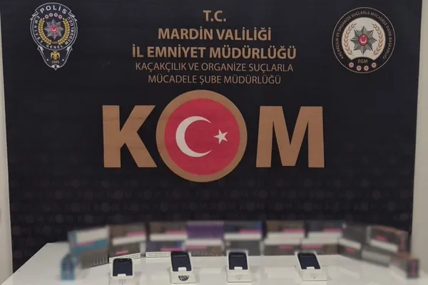 mardinde-kacakcilik-operasyonu-binlerce-puro-sigara-ve-icki-ele-gecirildi-1760002767404.jpg