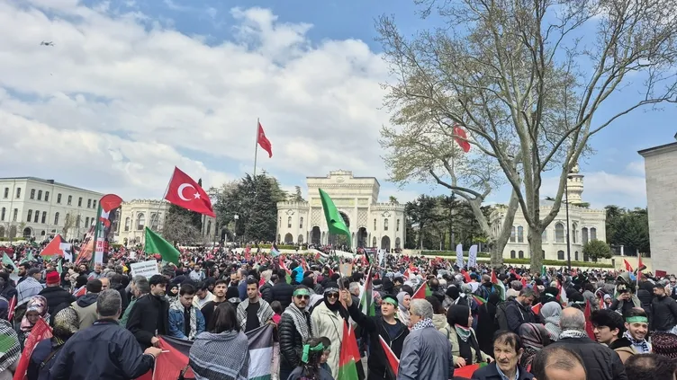 İsrail’in Gazze soykırımına tepki için onbinler meydanda!