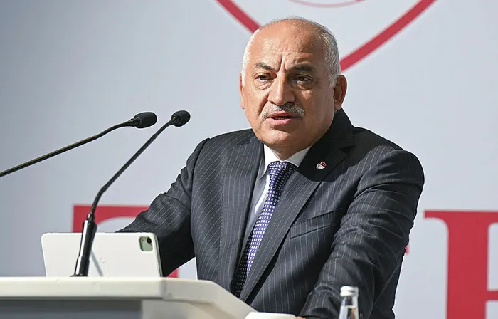 son-dakika-haberleri-turkiye-futbol-federasyonu-tff-baskani-mehmet-buyukeksi-stefan-kuntz-kararini-duyurdu-1691304252003.jpg