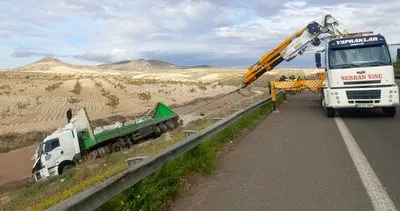 Şanlıurfa’da TIR devrildi sürücü ağır yaralandı #sanliurfa