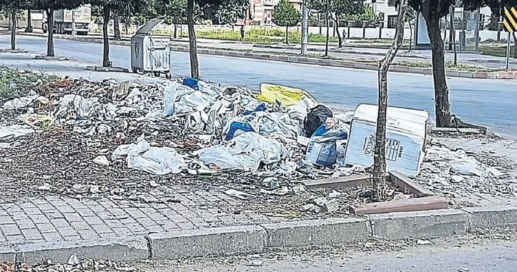 İşçiler kovuldu yerlerine alınanlar çöp toplayamıyor
