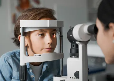 Her 3 çocuktan birinde var ama aileler fark etmiyor! Çocuğunuzun tahtayı göremediğini nasıl anlarsınız?