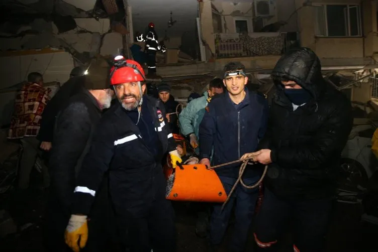 SON DAKİKA: Deprem sonrası mucize kurtuluşlar! Gözyaşları sel olup aktı!