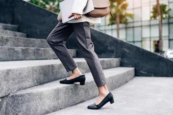 gunde-birkac-dakika-ayaga-kalkmak-bile-fark-yaratiyor-spor-yapmadan-hareket-etmenin-etkili-yolu-1778391979707.jpg