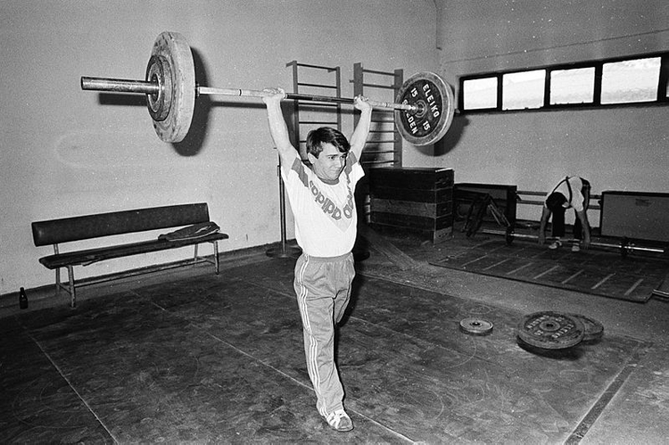 naim-suleymanoglu-vefatinin-5-yilinda-anildi-1668778579576.jpg