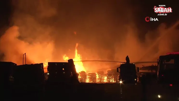Bursa'da palet fabrikasında çıkan yangın, 4 saat sonra kontrol altına alındı | Video