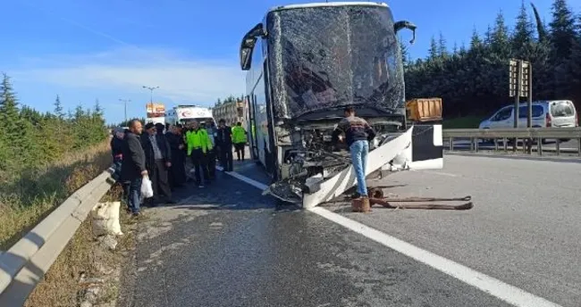 TEM'de yolcu otobüsü TIR'a çarptı: 13 yaralı var! TEM'de yolcu otobüsü TIR'a çarptı: 13 yaralı var!