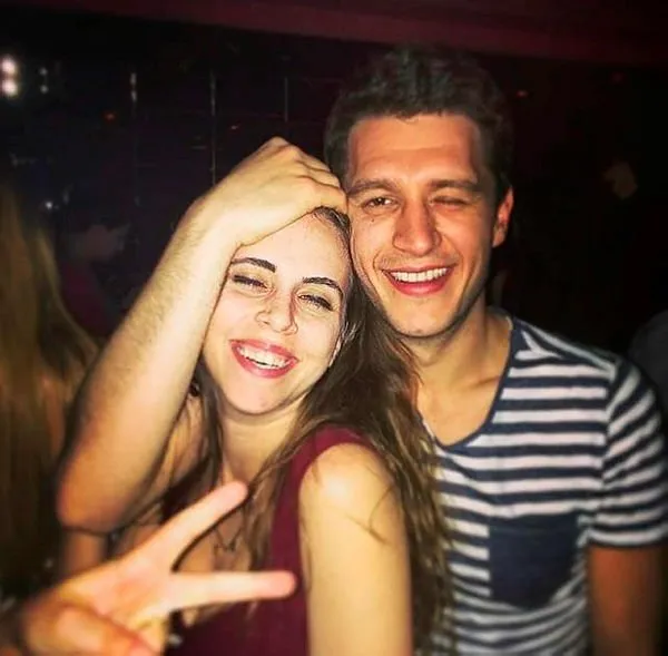 Melis Kaygılaroğlu, evlilik yıl dönümünü Instagram paylaşımıyla kutladı.