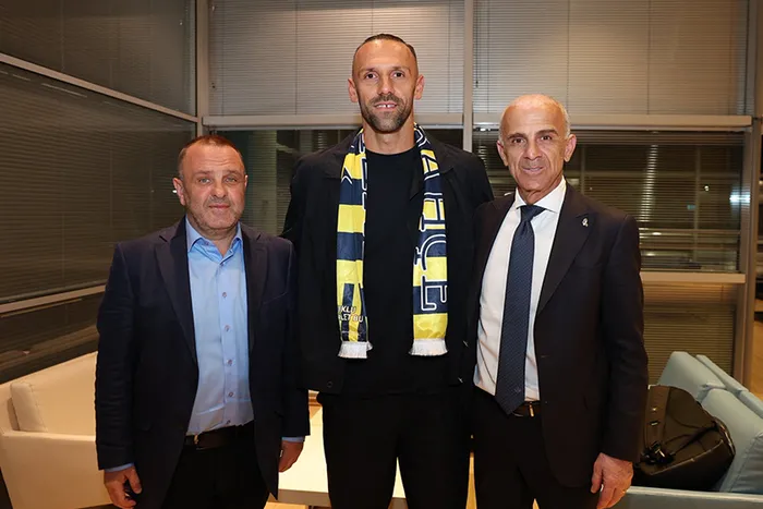 son-dakika-transfer-haberi-vedat-muriqi-fenerbahce-icin-istanbula-geldi-1781808450617.jpg