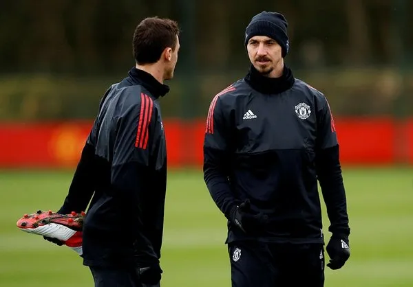 Manchester United, Zlatan Ibrahimovic'in sözleşmesini fesh etti!
