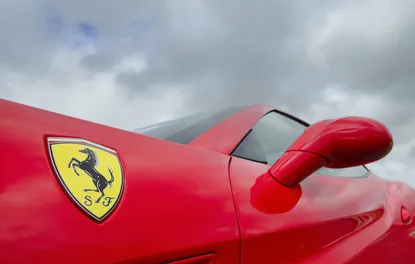 İKİ YENİ FERRARİ