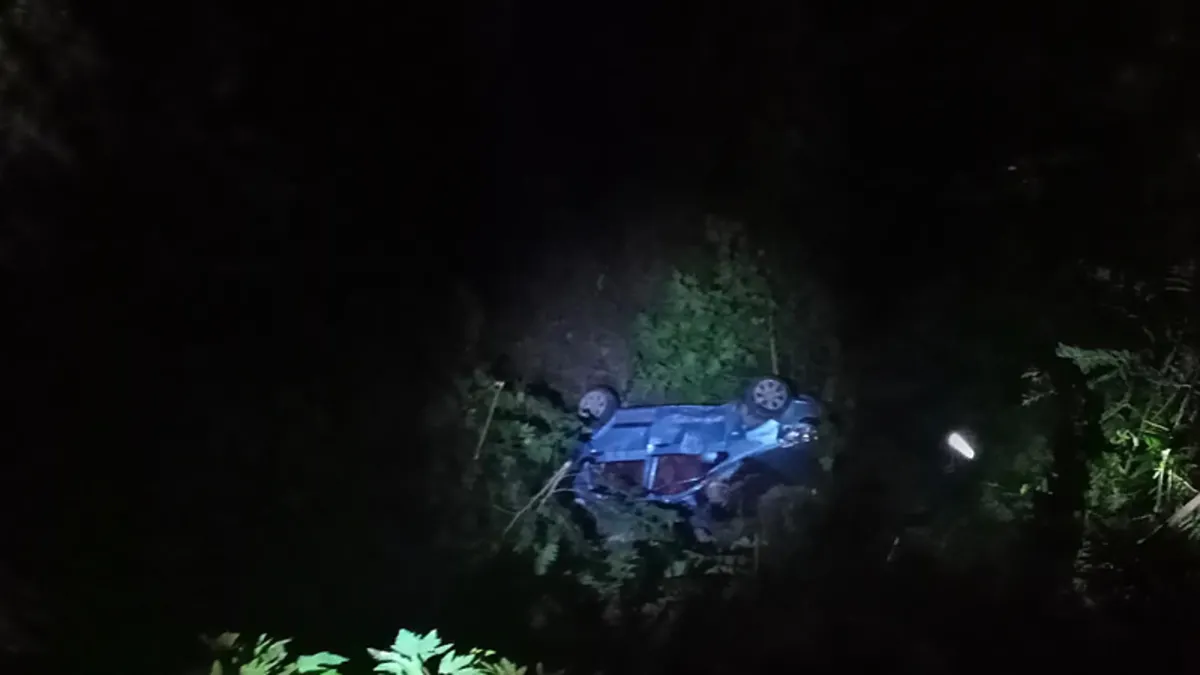 Hatay'da otomobilin uçurumdan uçtuğu kaza yerinden genel görünüm