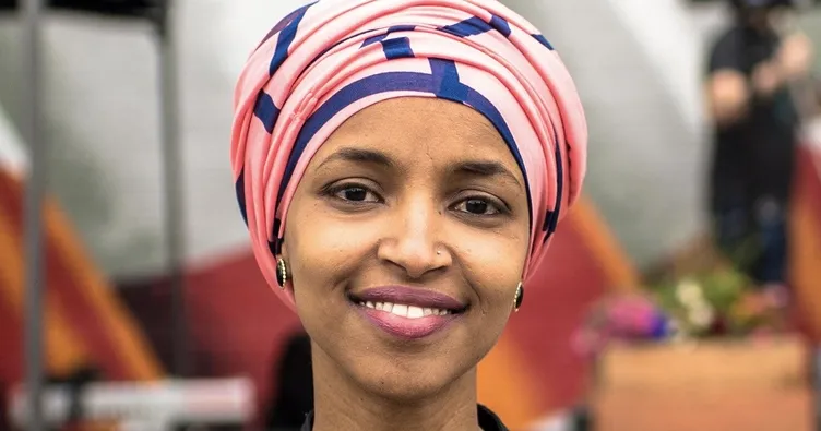 İsrail’i eleştirdi, ihraç edildi