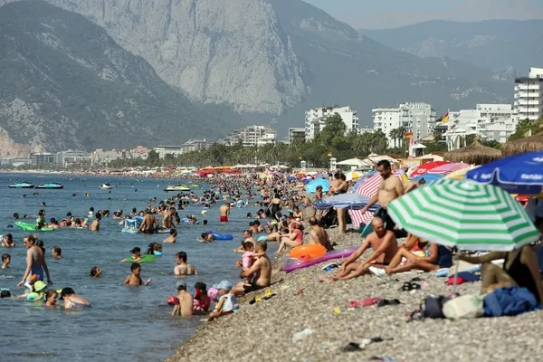 antalyaya-8-ayda-gelen-turist-sayisi-12-milyona-yaklasti-1756820796939.jpg