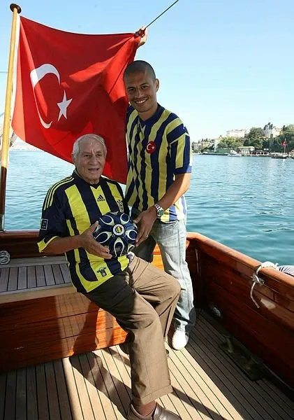 Fenerbahçe'nin unutulmaz futbolcusu Alex de Souza, 41 yaşında!