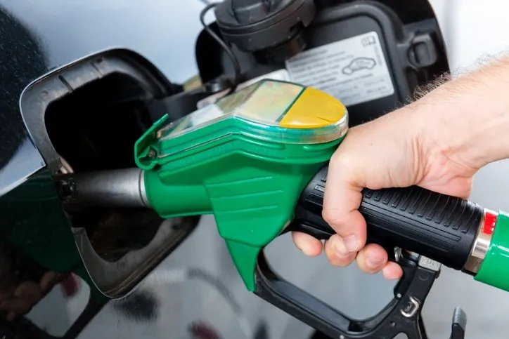 Akaryakıt fiyatları son dakika zam - indirim haberleri ile benzin fiyatı ve motorin fiyatı ne kadar? 17 Ekim bugün benzine motorine zam geldi mi, indirim var mı?