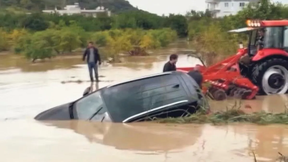 Sel suları çekildi yıkım kaldı