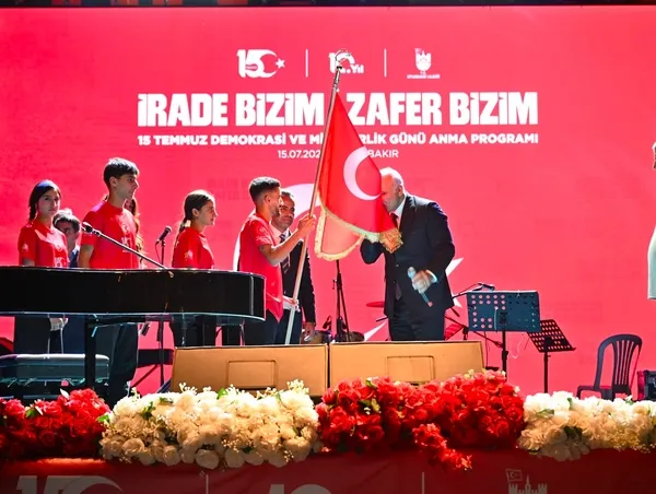 diyarbakirda-15-temmuz-ruhu-bir-kez-daha-yasatildi-dunyaya-ormek-bir-destan-yazildi-1784204507295.jpg