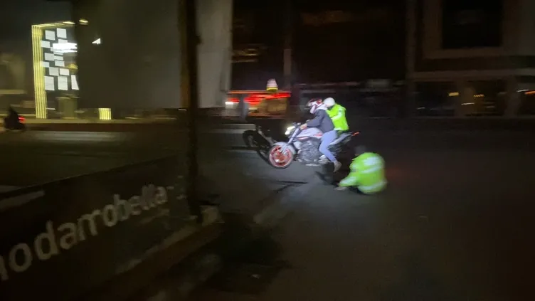 Dur ihtarına uymayıp polisi ezdi! Pişkince sosyal medya hesabında paylaştı! İşte o anlar