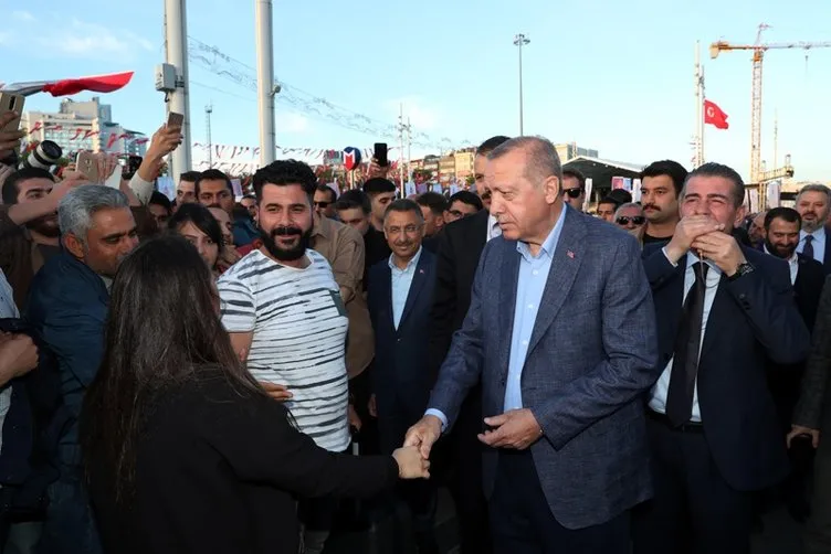 Başkan Erdoğan İstiklal Caddesi'nde yürüdü