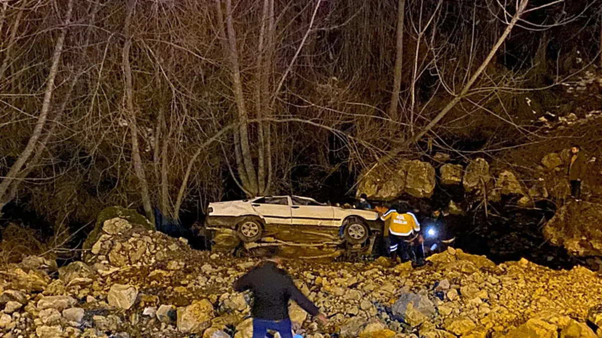 Adıyaman’da korkutan kaza: Otomobil uçuruma yuvarlandı… 3 yaralı! Adıyaman’da korkutan kaza: Otomobil uçuruma yuvarlandı… 3 yaralı!