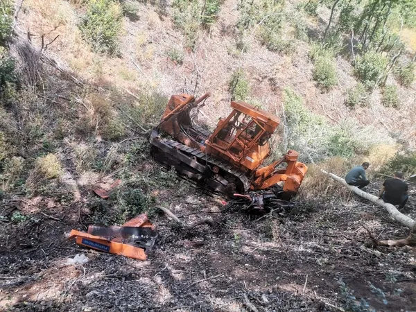 sivasta-orman-yangininda-dozer-devrildi-1-isci-oldu-1722941402310.jpg