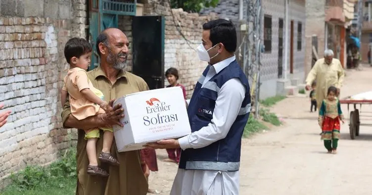 Türkiye’den Pakistan’a 55 tonluk gıda yardımı