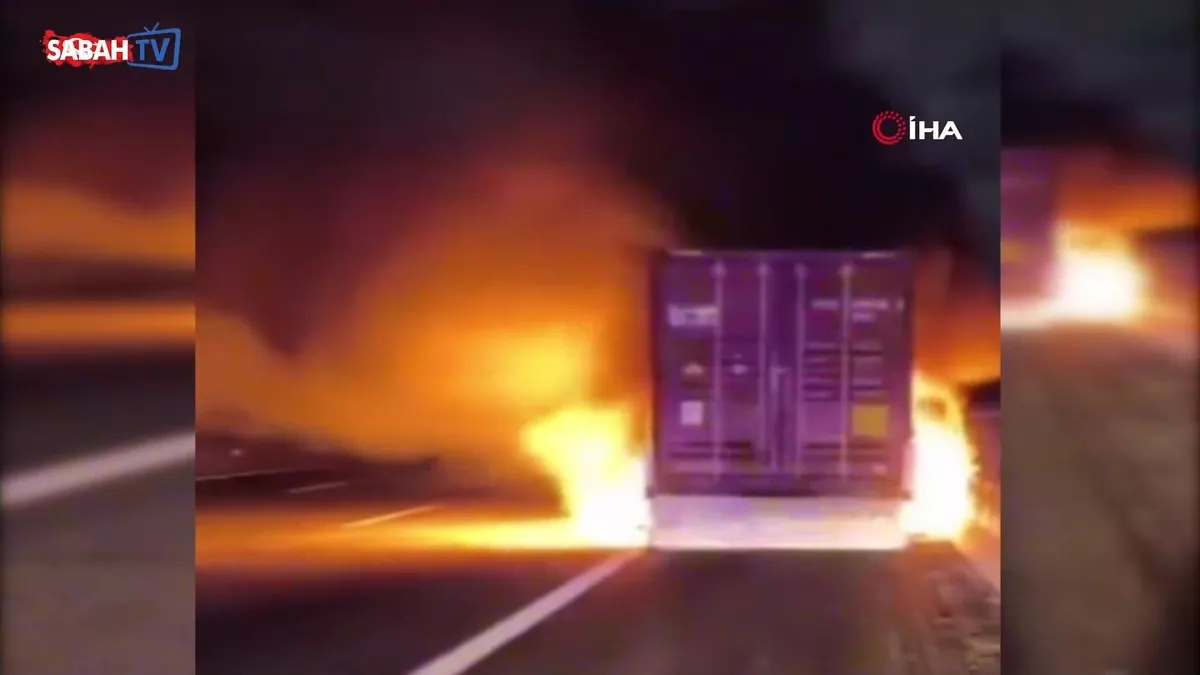 Tır üzerindeki konteyner alev alev yandı Tır üzerindeki konteyner alev alev yandı