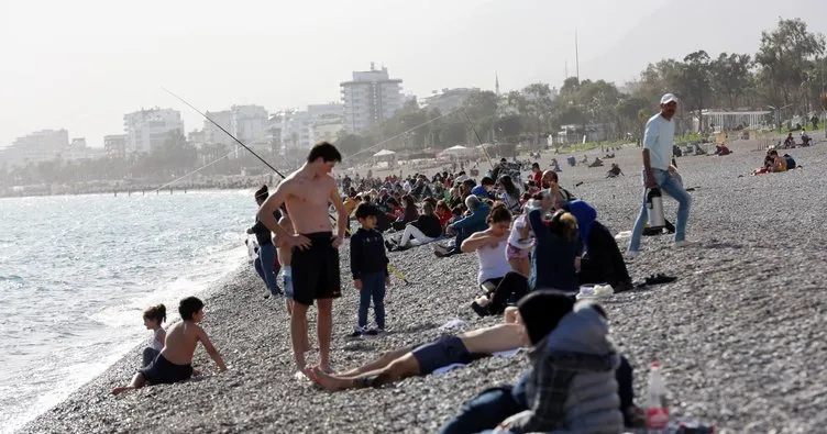 Antalya'da şubat, ağustos gibi yaşanıyor