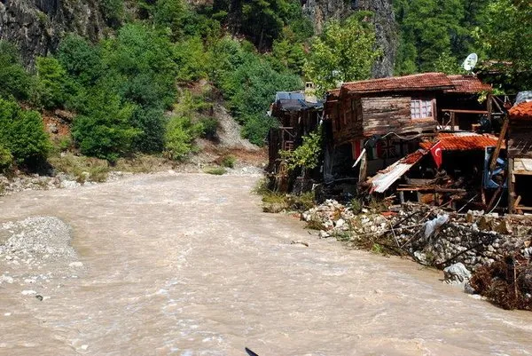 Olimpos'u sel vurdu