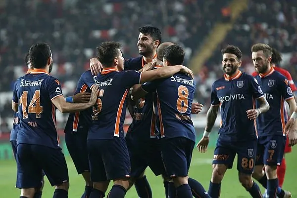 Antalyaspor - Medipol Başakşehir maçından kareler