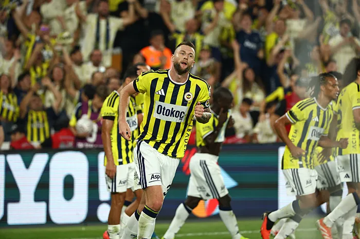 derbide-kazanan-besiktas-kartal-fenerbahceyi-deplasmanda-maglup-etti-1788634215064.jpeg