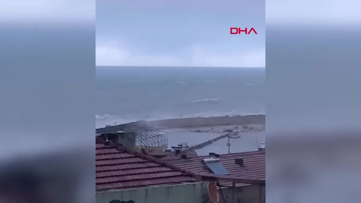 Bartın’da fırtına! Boyu 7 metreye ulaşan dalgalar kamerada… videosunu izle Bartın’da fırtına! Boyu 7 metreye ulaşan dalgalar kamerada… videosunu izle