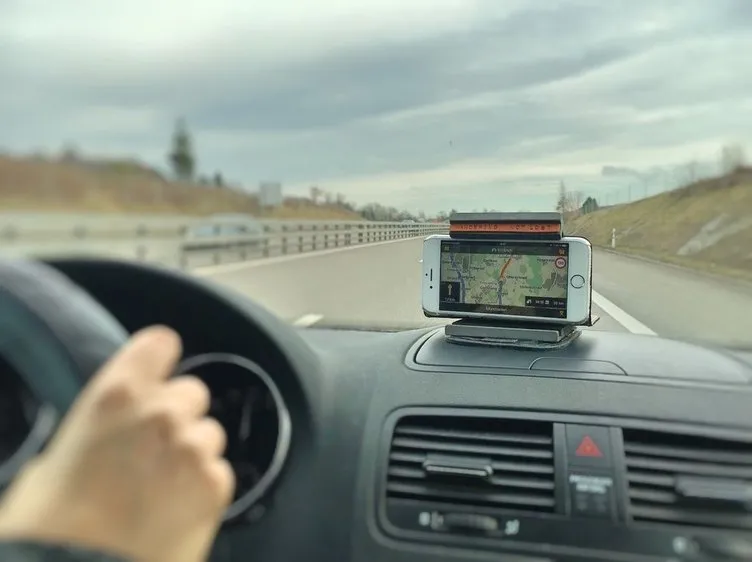 Akıllı telefonlar virajlarda sürücüleri uyaracak!