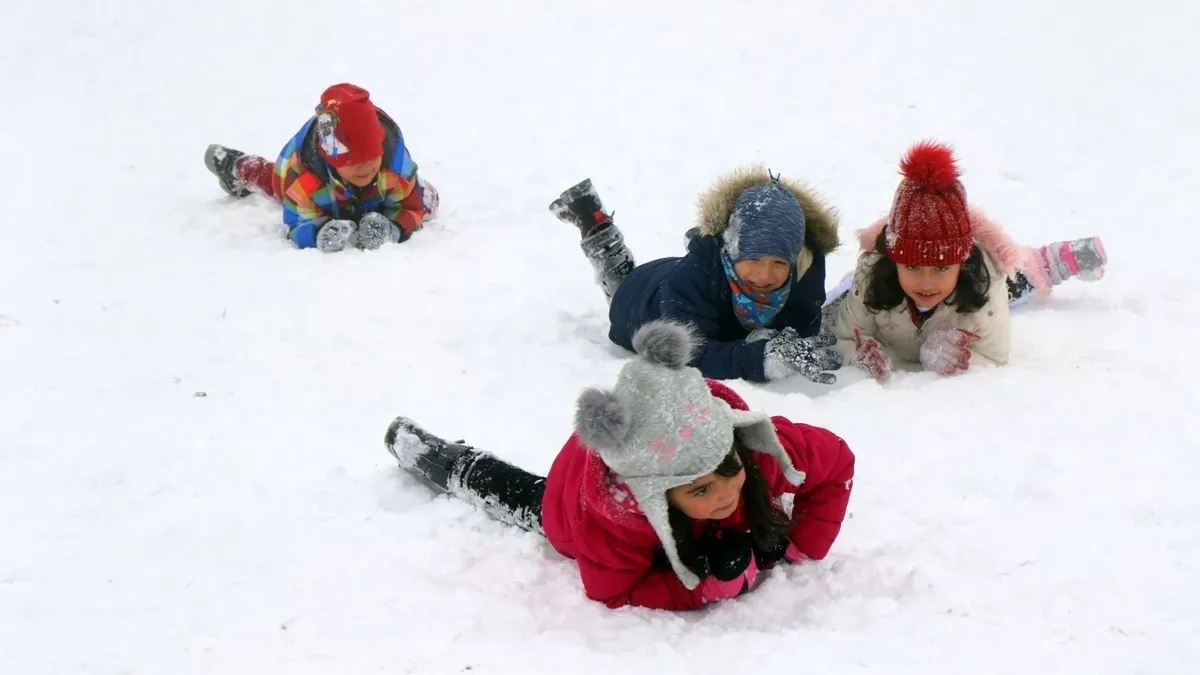 Ağrı’da yarın okullar tatil mi? 12 Ocak Pazartesi Ağrı Valiliği’nden kar tatili açıklaması var mı, son durum ne?