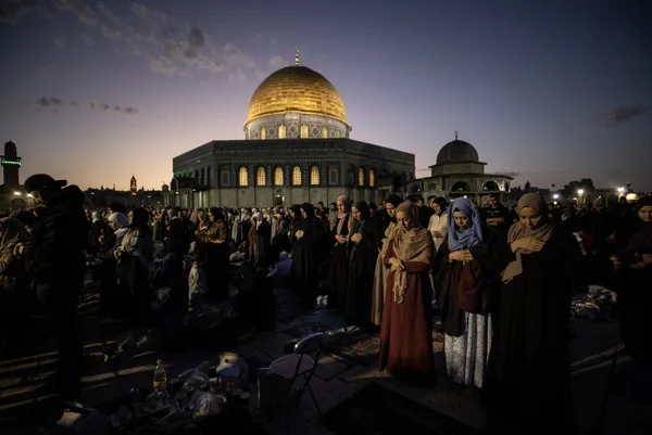 kuduste-bir-ramazan-gelenegi-mescid-i-aksadaki-iftar-sofralari-1681816926281.jpg