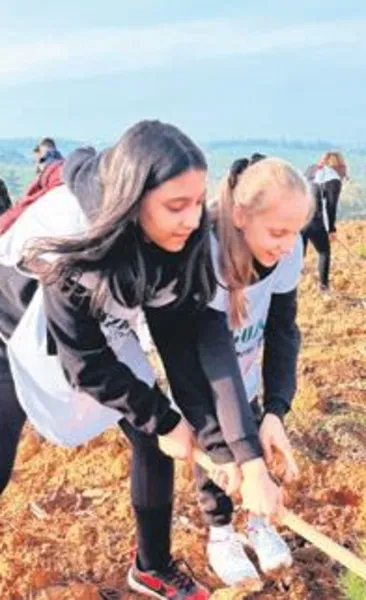 Öğrencilerden doğaya 17 bin fidan