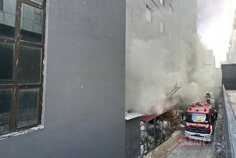 İstanbul Beylikdüzü’nde fabrika yangını: İtfaiye ekipleri söndürdü!