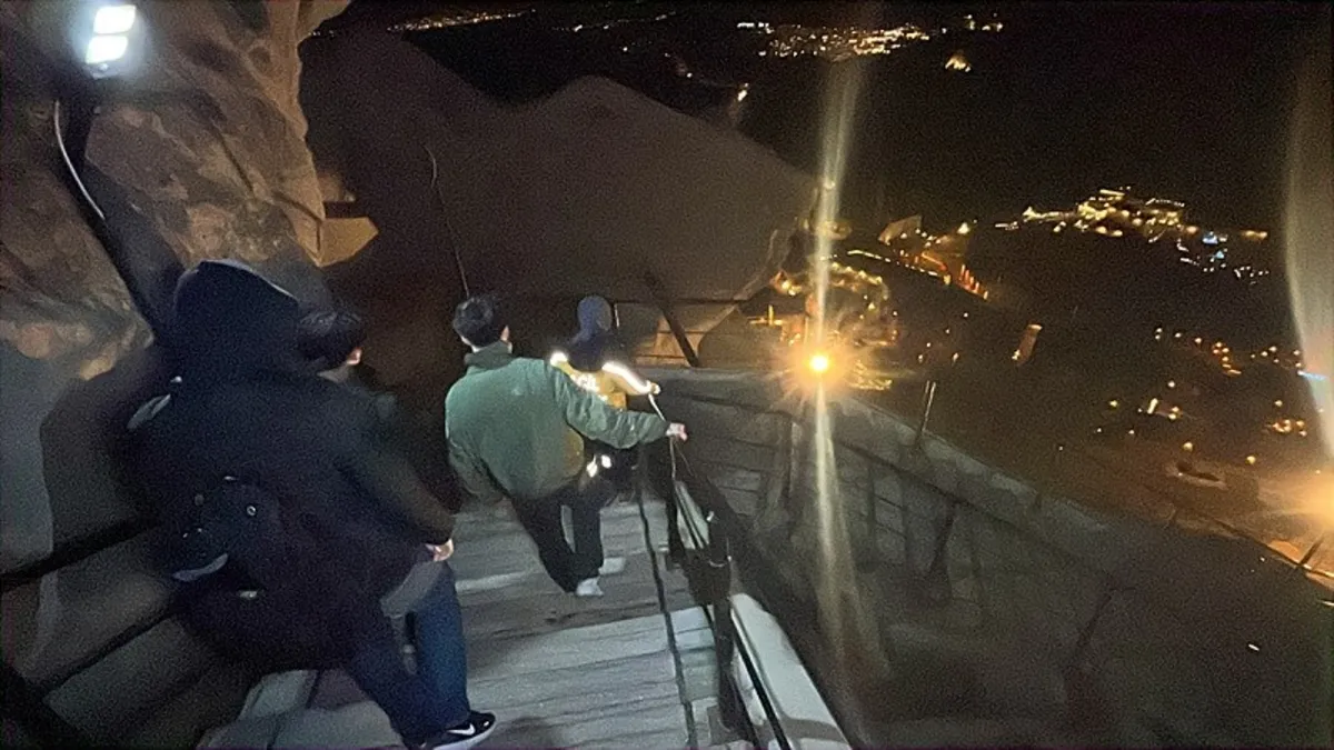 Hayat kurtaran dayanışma! Yerli turistin yardımına yabancı turistler yetişti Hayat kurtaran dayanışma! Yerli turistin yardımına yabancı turistler yetişti