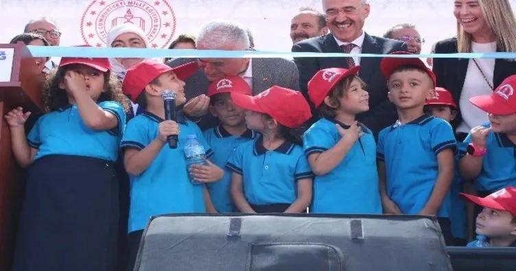 Başkan Erdoğan, Yıldırım ve öğrenci arasında esprili diyalog