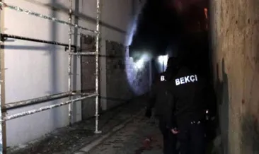 Kapalı otoparktaki 2 araç yandı