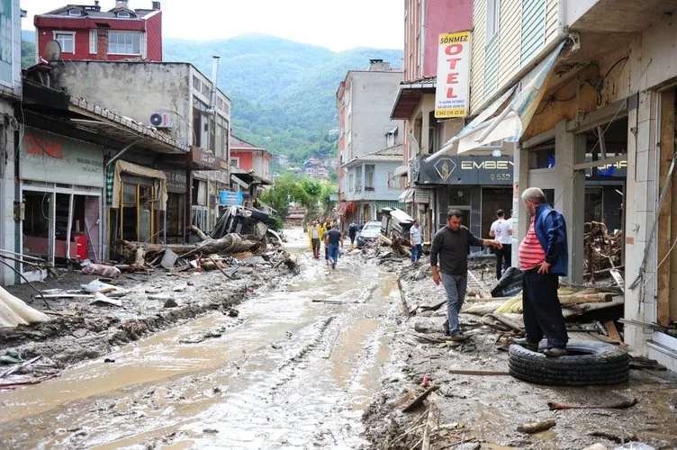 Devlet tüm imkânlarıyla yaraları sarmak için seferber oldu! Sular çekildi acı tablo ortaya çıktı