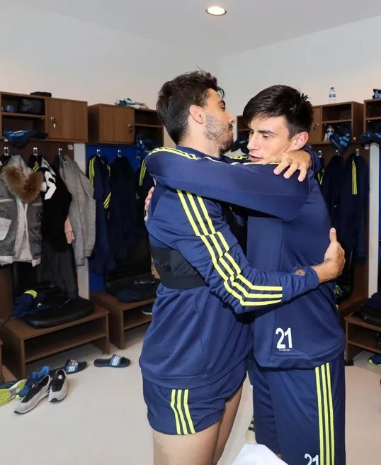 Eljif Elmas 18 Yasini Takim Arkadaslariyla Kutladi Spor Haberleri