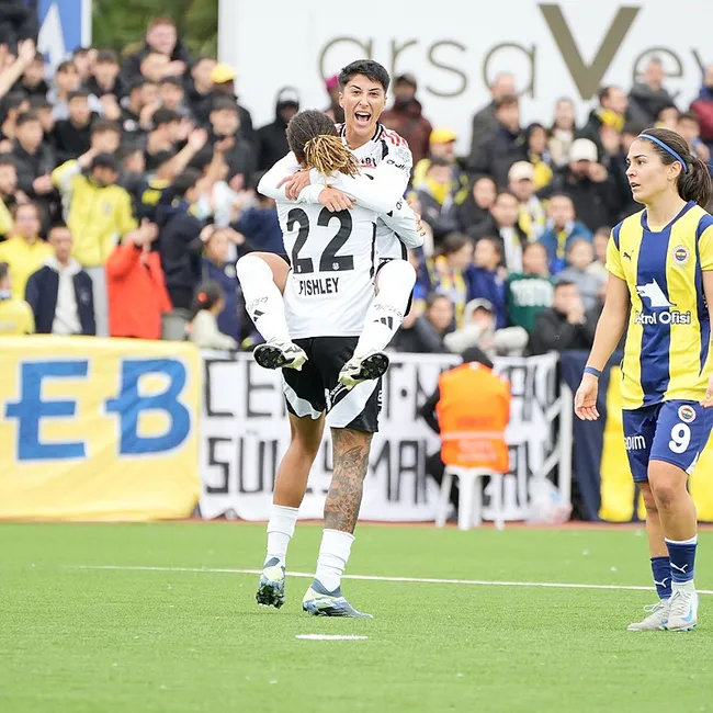 kadin-futbolunda-derbiyi-besiktas-kazandi-1731849617323.jpeg